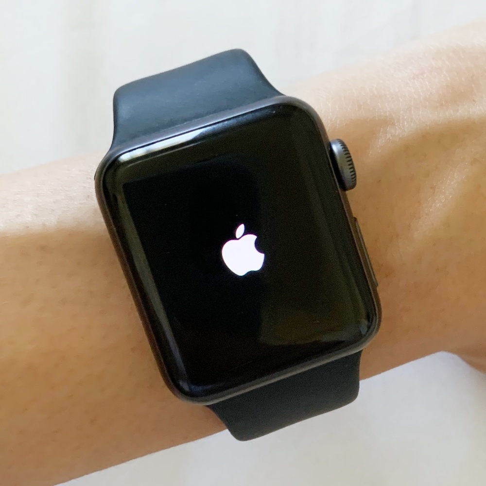 Space Gray Apple Watch - Series 3 (38mm)
